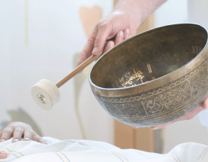 Klangschale-Patientenbett-Palliativ